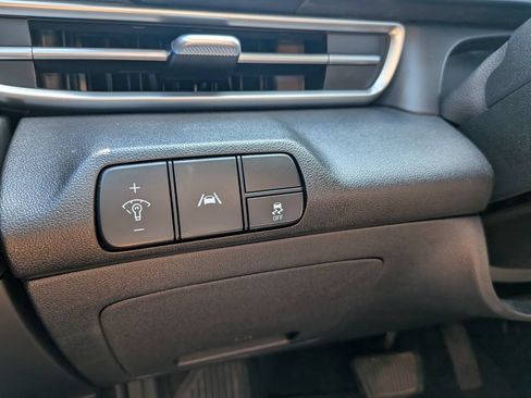 Used 2023 Hyundai Elantra SEL FWD image 25