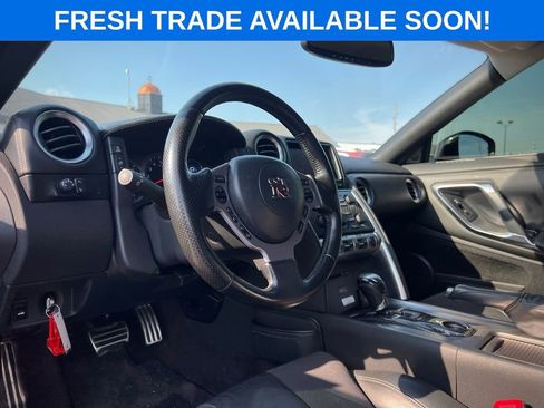 Used 2011 Nissan GT-R Premium image 2