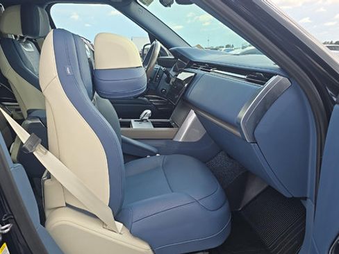 Certified 2025 Land Rover Range Rover SV AWD/4WD image 6