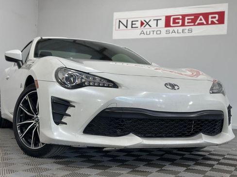 Used 2017 Toyota 86 RWD image 4
