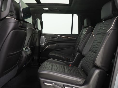 Used 2021 Cadillac Escalade ESV Sport Platinum image 22