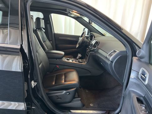 Used 2022 Jeep Grand Cherokee Limited AWD/4WD image 19