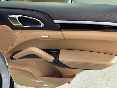 Used 2014 Porsche Cayenne image 26
