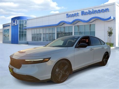 Used 2024 Honda Accord Sport image 2