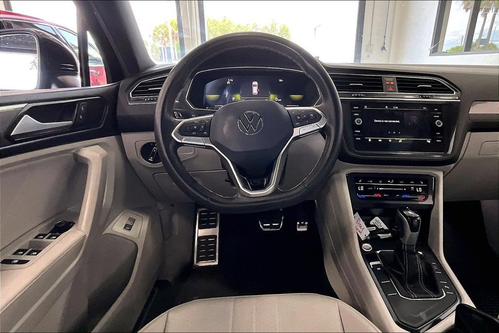 Used 2023 Volkswagen Tiguan SE R-Line FWD image 8