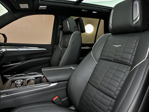 Used 2026 Cadillac Escalade V AWD/4WD image 17