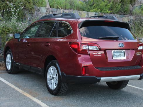 Used 2015 Subaru Outback 2.5i Premium AWD/4WD image 7