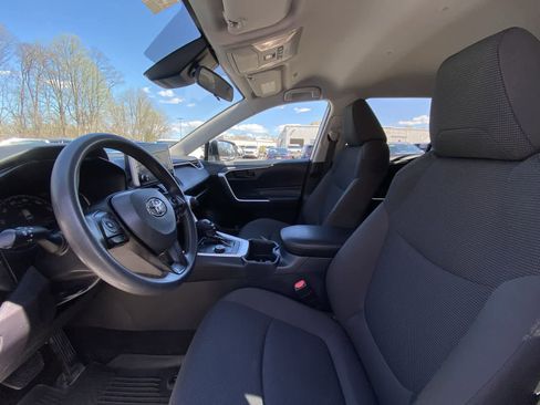 Used 2025 Toyota RAV4 LE image 21