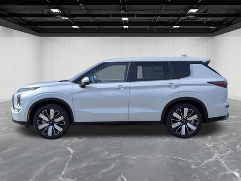 New 2026 Mitsubishi Outlander SE image 2