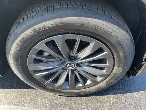 Certified 2025 MAZDA CX-70 3.3 Turbo w/ Preferred Package image 43