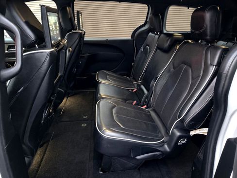 Used 2018 Chrysler Pacifica Limited w/ Advanced Safetytec Group image 12