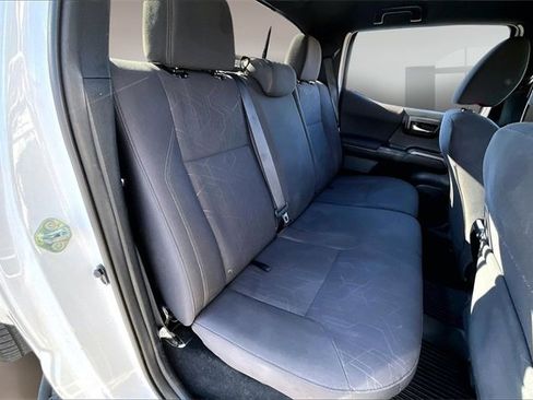 Used 2017 Toyota Tacoma TRD Sport image 20