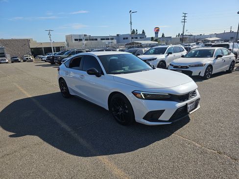 Used 2024 Honda Civic Sport image 2