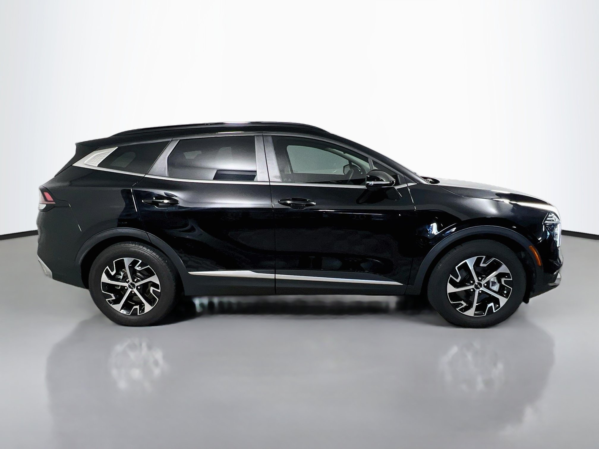 Used 2025 Kia Sportage EX w/ Premium Package FWD image 3