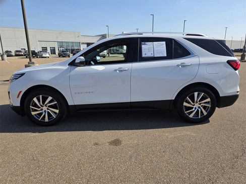 Used 2023 Chevrolet Equinox Premier image 3