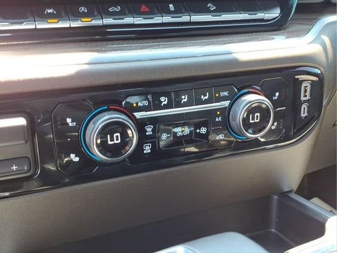 Used 2024 Chevrolet Silverado 1500 LT AWD/4WD image 8