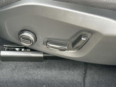 Certified 2025 Volvo XC60 B5 Plus image 19