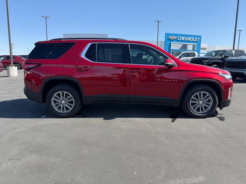 Used 2023 Chevrolet Traverse LT FWD image 2