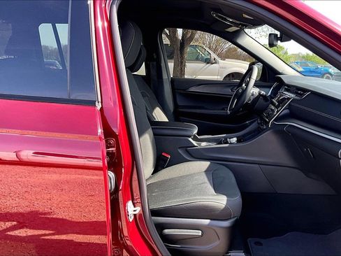 Used 2024 Jeep Grand Cherokee L Laredo w/ Luxury Tech Group I image 7