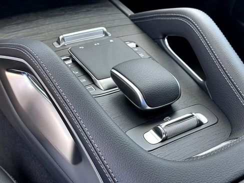 Certified 2025 Mercedes-Benz GLS 450 4MATIC image 17