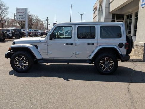 Used 2024 Jeep Wrangler Unlimited Sahara AWD/4WD image 6