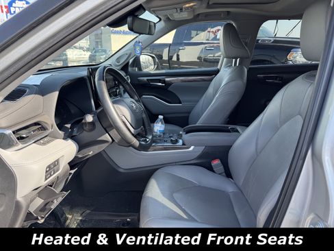 Used 2023 Toyota Highlander Limited image 3