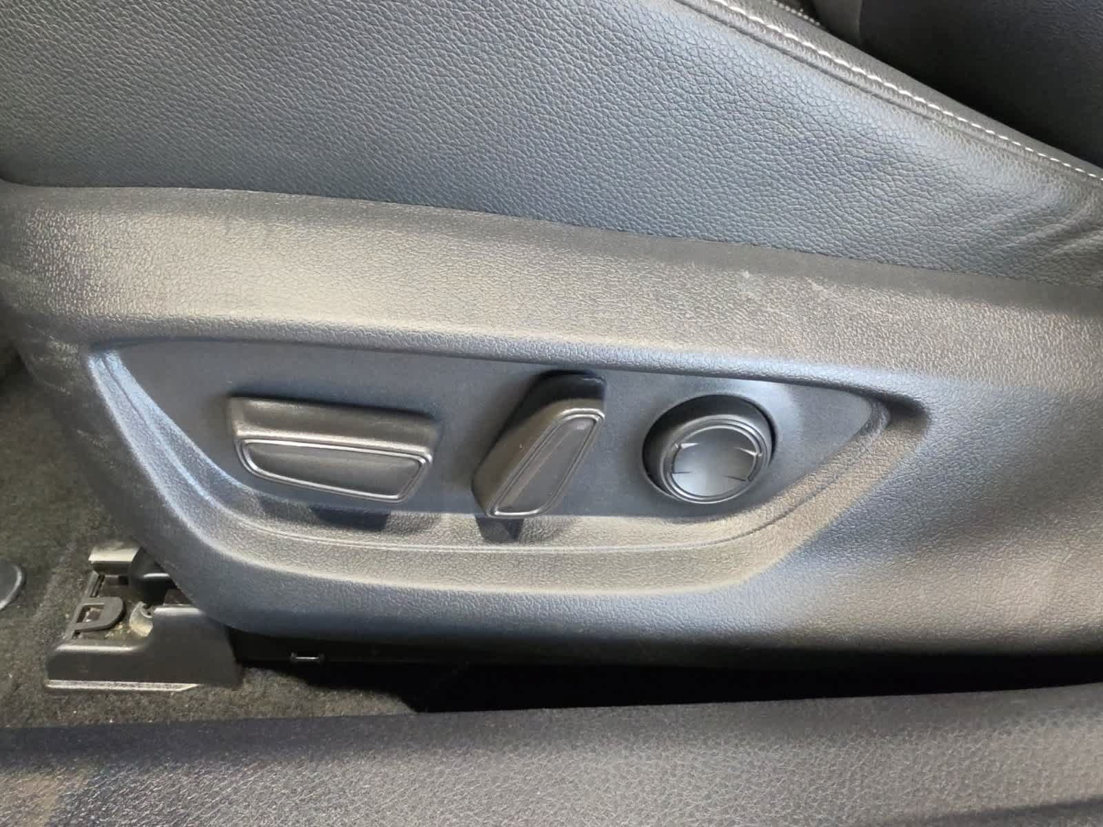 Used 2025 Toyota Camry SE FWD image 15