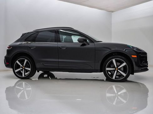Certified 2026 Porsche Macan AWD/4WD image 9