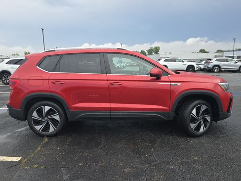 Certified 2023 Volkswagen Taos SE w/ Panoramic Sunroof Package AWD/4WD image 8