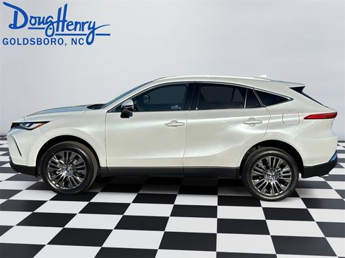 Used 2024 Toyota Venza Limited image 2