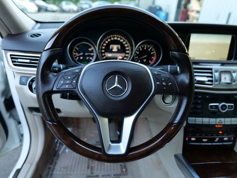 Used 2014 Mercedes-Benz E 350 4MATIC Wagon image 19