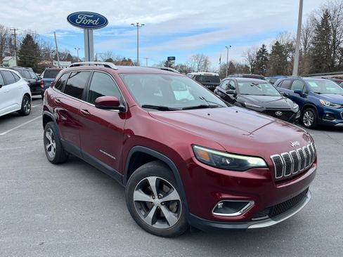 Used 2019 Jeep Cherokee Limited image 3