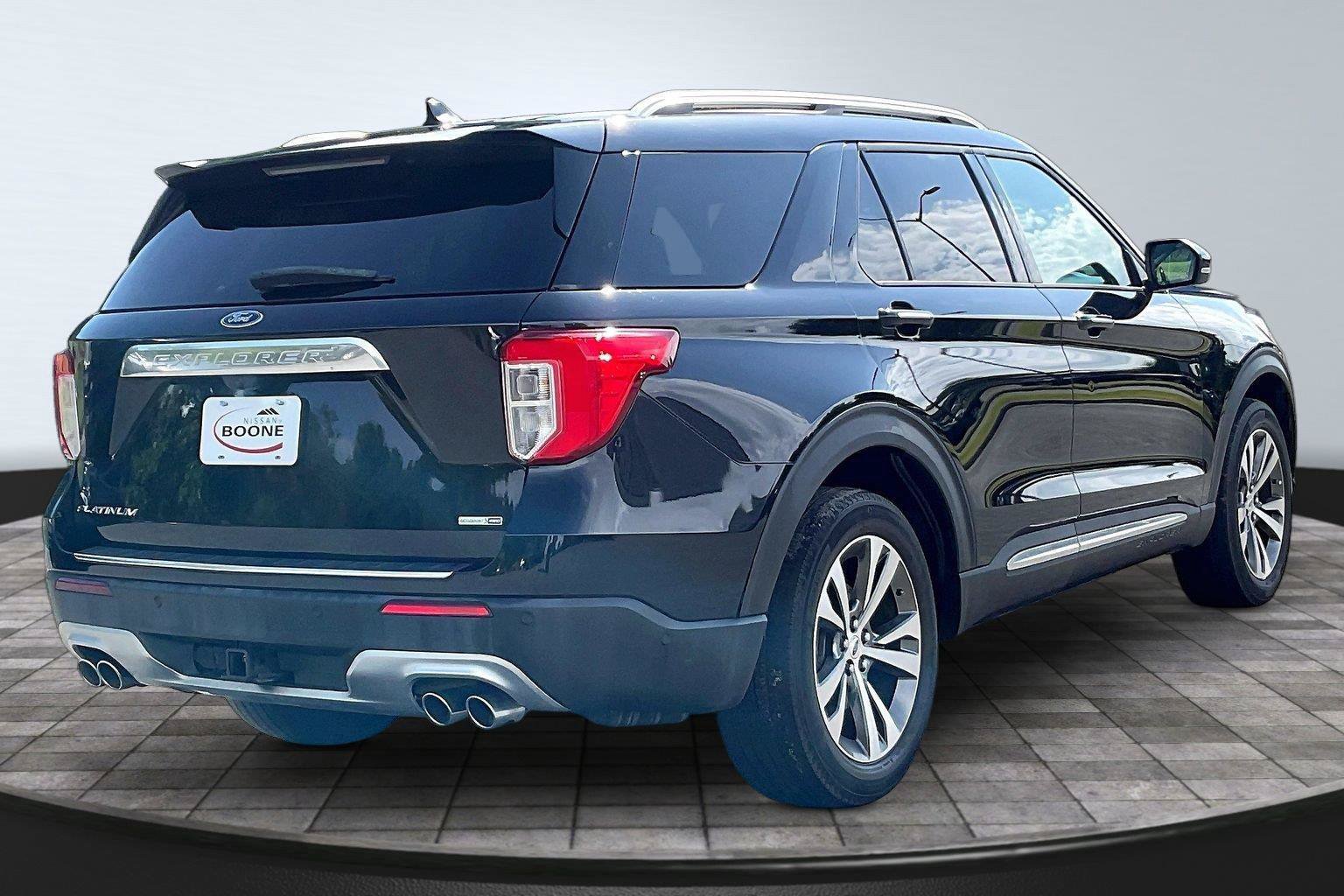 Used 2020 Ford Explorer Platinum w/ Premium Technology Package AWD/4WD image 13