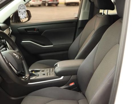 Used 2020 Toyota Highlander L AWD/4WD image 13