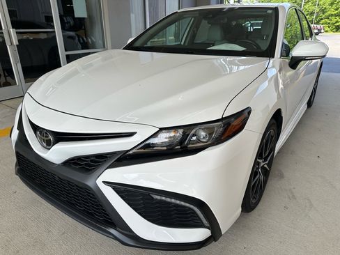 Used 2023 Toyota Camry SE w/ Convenience Package image 2