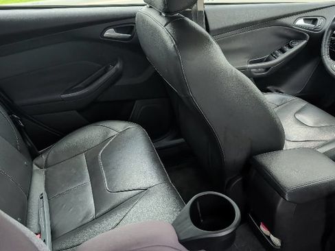 Used 2015 Ford Focus SE w/ Equipment Group 201A FWD image 10