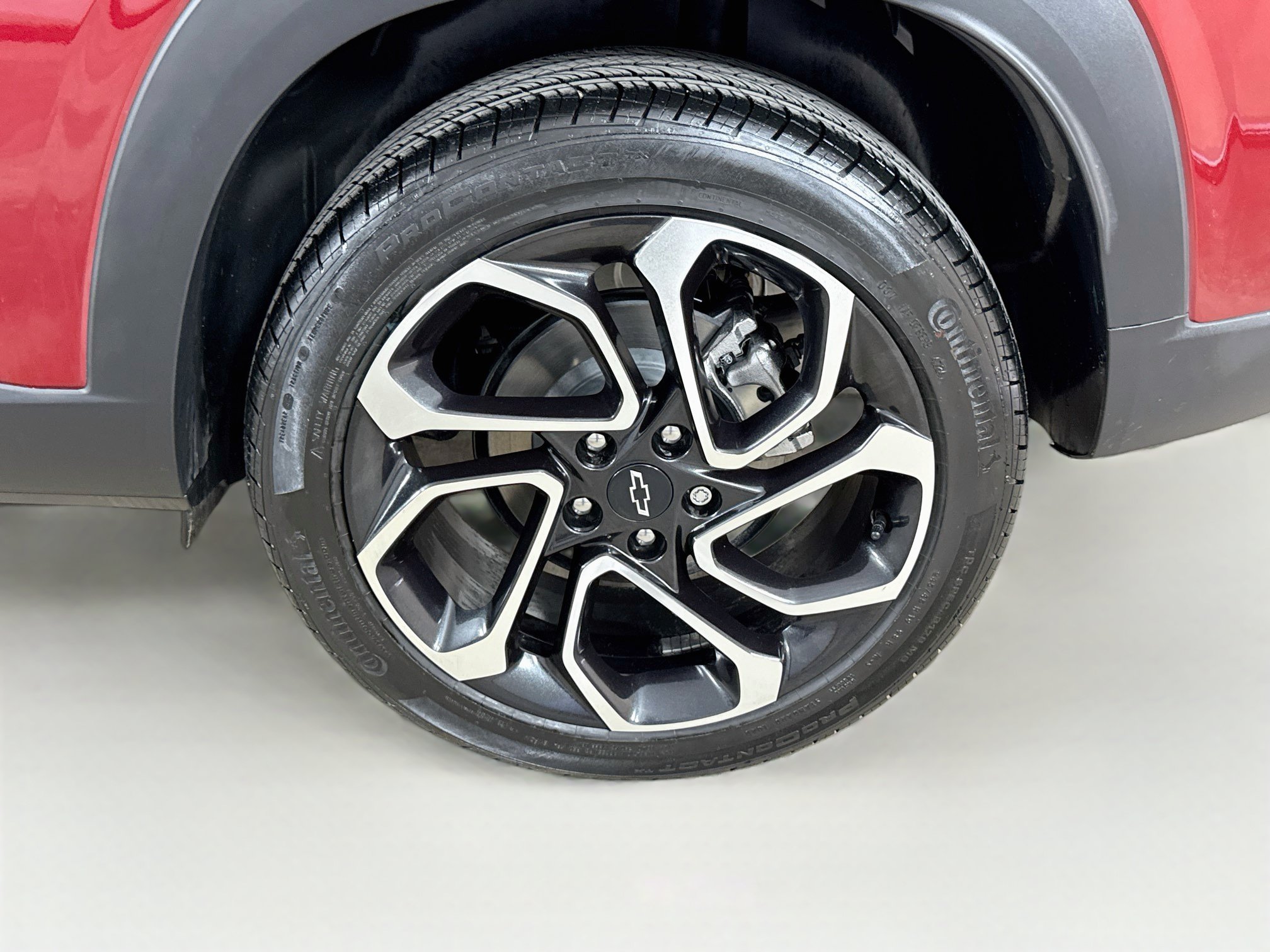 Used 2025 Chevrolet Trax RS w/ Sunroof Package FWD image 32