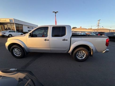 Used 2019 Nissan Frontier SV AWD/4WD image 7