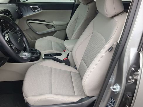 Used 2024 Kia Soul EX image 16