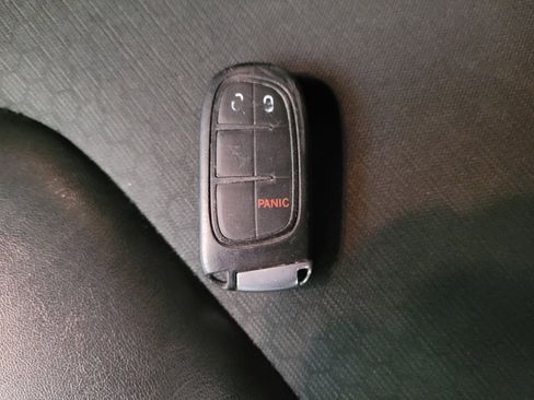Used 2020 Jeep Cherokee Latitude Plus FWD image 32