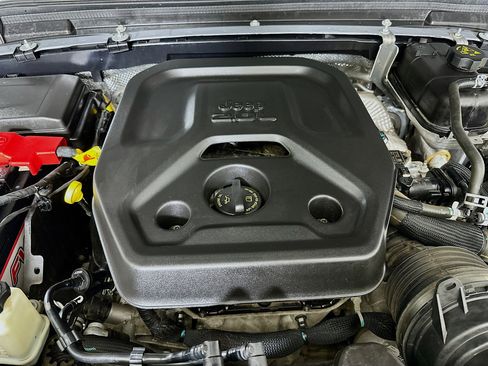 Used 2024 Jeep Wrangler Willys image 32