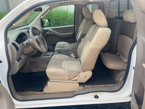 Used 2011 Nissan Frontier SV RWD image 5