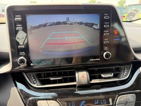 Used 2020 Toyota C-HR LE FWD image 16