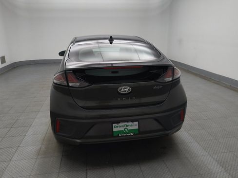 Used 2022 Hyundai Ioniq SE FWD image 6