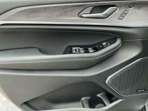 Used 2024 Jeep Grand Cherokee L Overland w/ Luxury Tech Group IV image 12