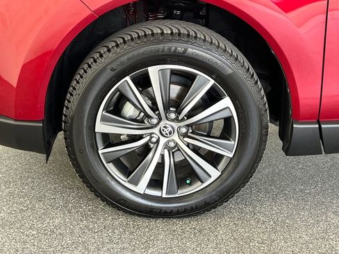 Used 2022 Toyota Venza XLE image 30