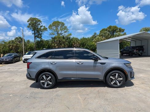 Certified 2023 Kia Sorento EX FWD image 9