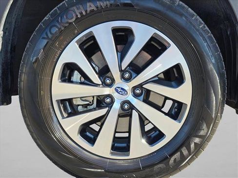 Used 2024 Subaru Outback Premium AWD/4WD image 9