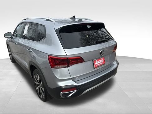 Used 2024 Volkswagen Taos SE image 17