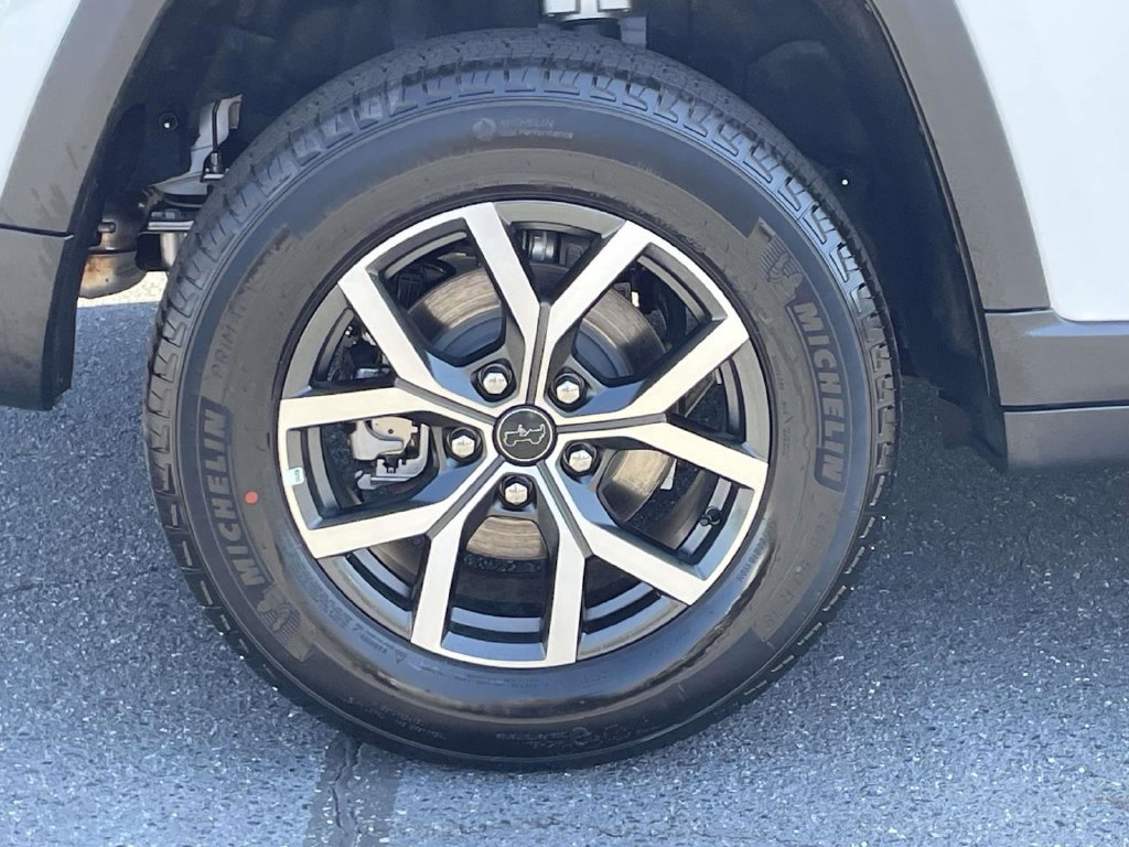 New 2027 Jeep Grand Cherokee Laredo X AWD/4WD image 13
